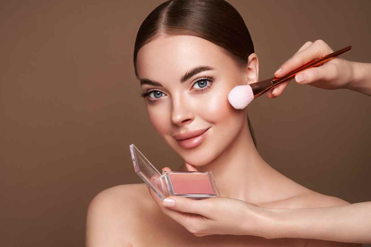 What Is Minimalist Makeup